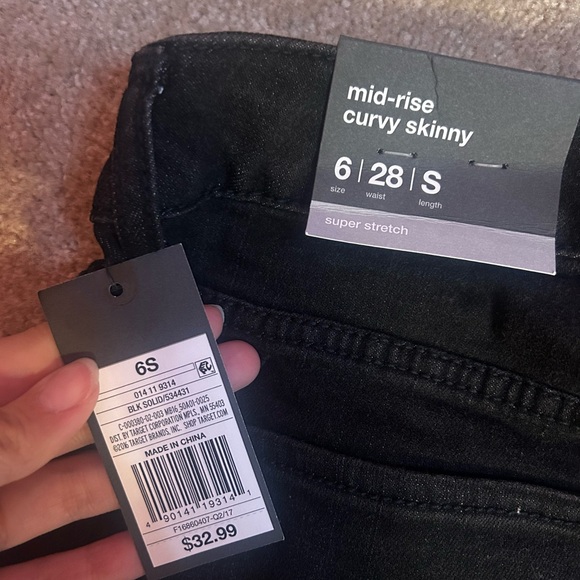 NWT Women's Black Embroidered Jeans - Picture 4 of 4